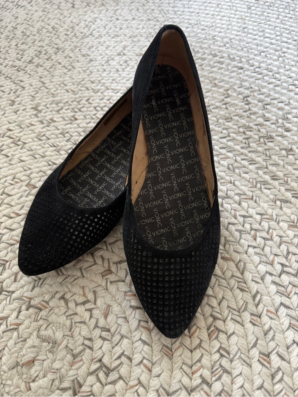 Vionic Women’s Black Posey Pointed Perforated Ballet Flats